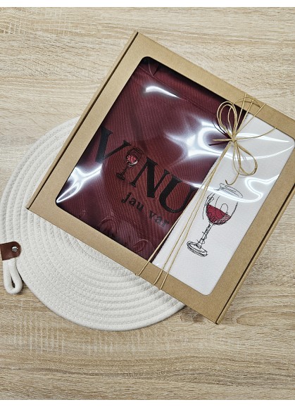 Dāvanu komplekts: priekšauts un virtives dvielis VĪNU JAU VAR Dāvanu komplekts: priekšauts un virtives dvielis VĪNU JAU VAR