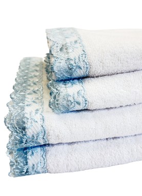 Kokvilnas frotē dvielis ar mežģīnēm CLASSIK l.blue