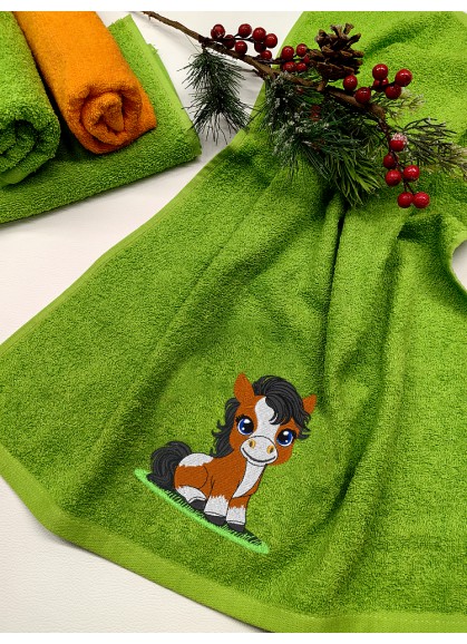 Dāvanu frotē sejas dvielis ar 2026. gada izšuvumu – Ziemassvētku un Jaunā gada dāvana