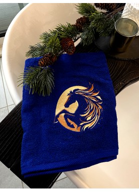 LUX frotē vannas dvielis ar 2026. gada izšuvumu – Ziemassvētku un Jaunā gada dāvana vīrietim