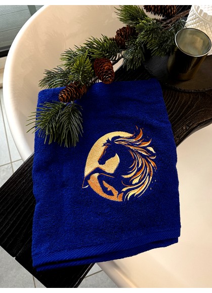 LUX frotē vannas dvielis ar 2026. gada izšuvumu – Ziemassvētku un Jaunā gada dāvana vīrietim