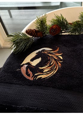 LUX frotē vannas dvielis ar 2026. gada izšuvumu – Ziemassvētku un Jaunā gada dāvana vīrietim