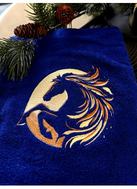 LUX frotē vannas dvielis ar 2026. gada izšuvumu – Ziemassvētku un Jaunā gada dāvana vīrietim