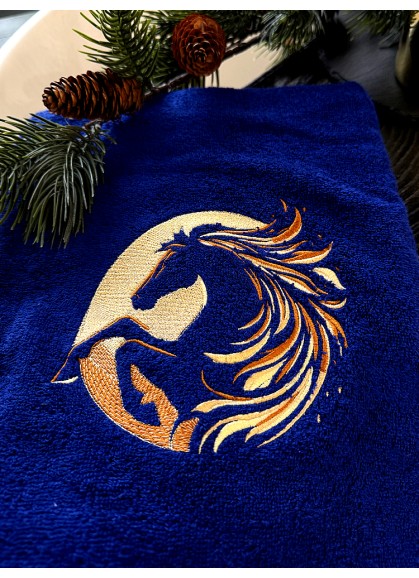 LUX frotē vannas dvielis ar 2026. gada izšuvumu – Ziemassvētku un Jaunā gada dāvana vīrietim