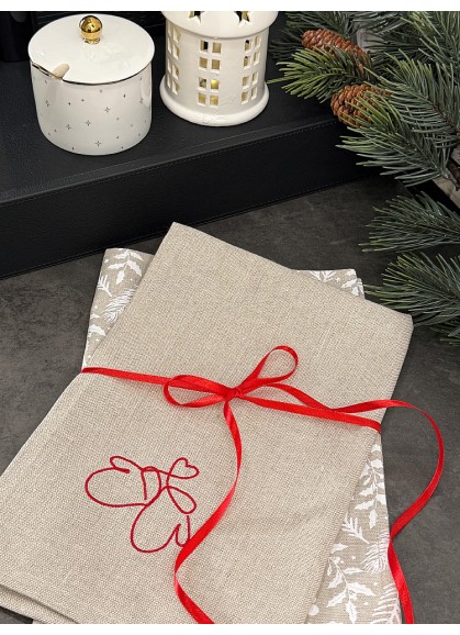 Dāvanu komplekts – Lina virtuves dvieļi ar Ziemassvētku izšuvumu | Cimdi