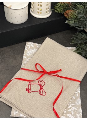 Dāvanu komplekts – Lina virtuves dvieļi ar Ziemassvētku izšuvumu | Zvaniņš