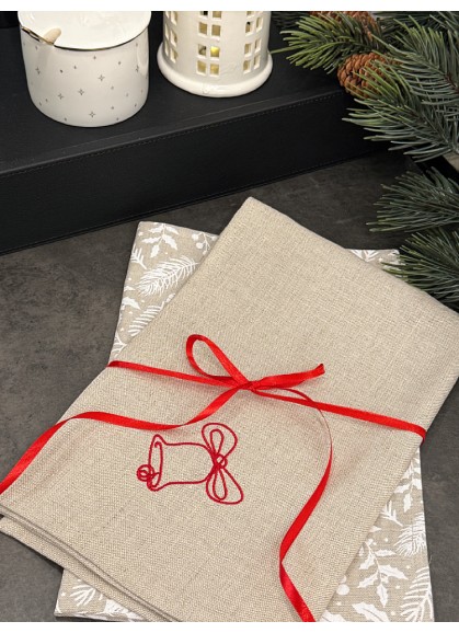 Dāvanu komplekts – Lina virtuves dvieļi ar Ziemassvētku izšuvumu | Zvaniņš Dāvanu komplekts – Lina virtuves dvieļi ar Ziemassvētku izšuvumu | Zvaniņš