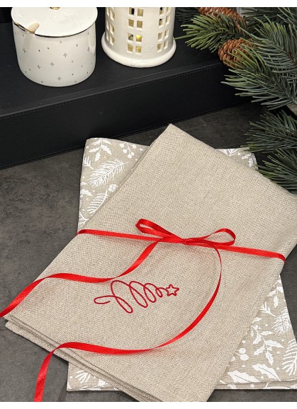 Dāvanu komplekts – Lina virtuves dvieļi ar Ziemassvētku izšuvumu | Egle Dāvanu komplekts – Lina virtuves dvieļi ar Ziemassvētku izšuvumu | Egle