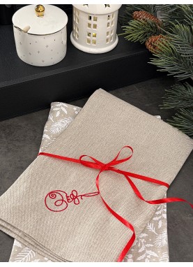 Dāvanu komplekts – Lina virtuves dvieļi ar Ziemassvētku izšuvumu | Egļu bumba