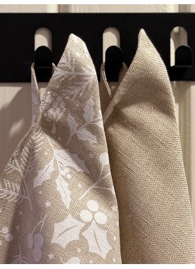 Dāvanu komplekts – Lina virtuves dvieļi ar Ziemassvētku izšuvumu | Cimdi