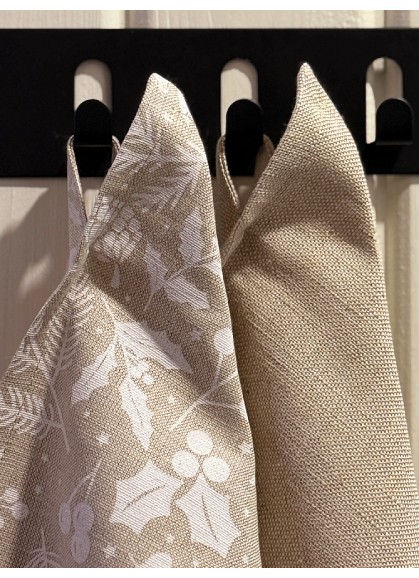 Dāvanu komplekts – Lina virtuves dvieļi ar Ziemassvētku izšuvumu | Egļu bumba