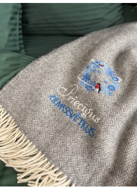 Vilnas pleds ar izšuvumu – Sirsnīga dāvana Ziemassvētkos, pelēks |ZS92