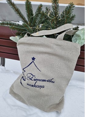 Lina šopperis ar Ziemassvētku izšuvumu – ideāla dāvana Ziemassvētkos