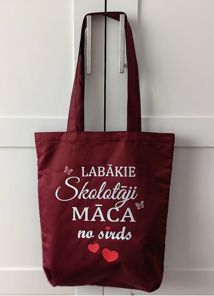 Izšuvums uz iepirkumu somas [LABĀKIE SKOLOTĀJI MĀCA NO SIRDS]